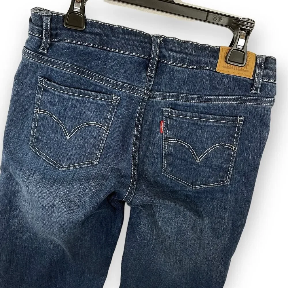 Levis levi 711